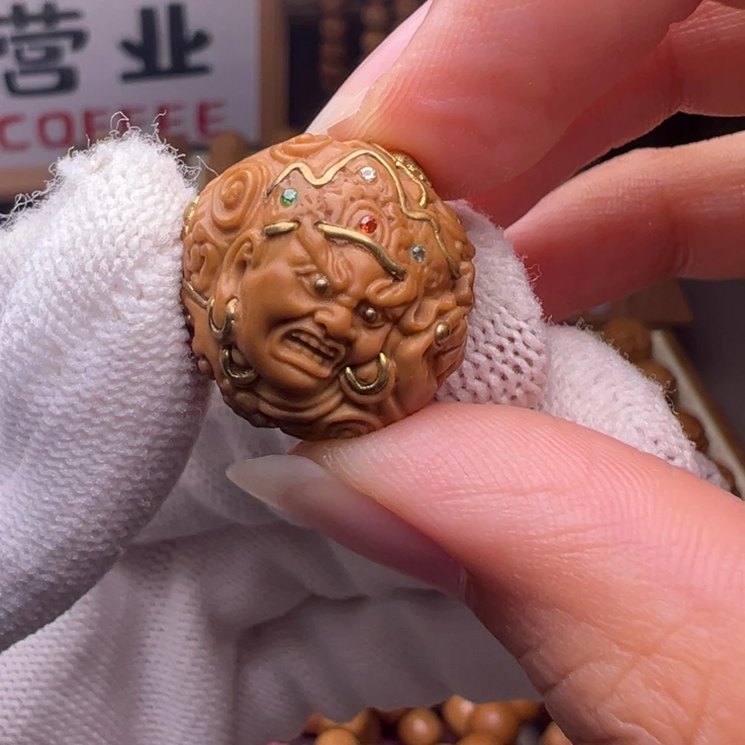 猴头核桃把件镶嵌款四大天王18左右尺寸全品有正常封口线