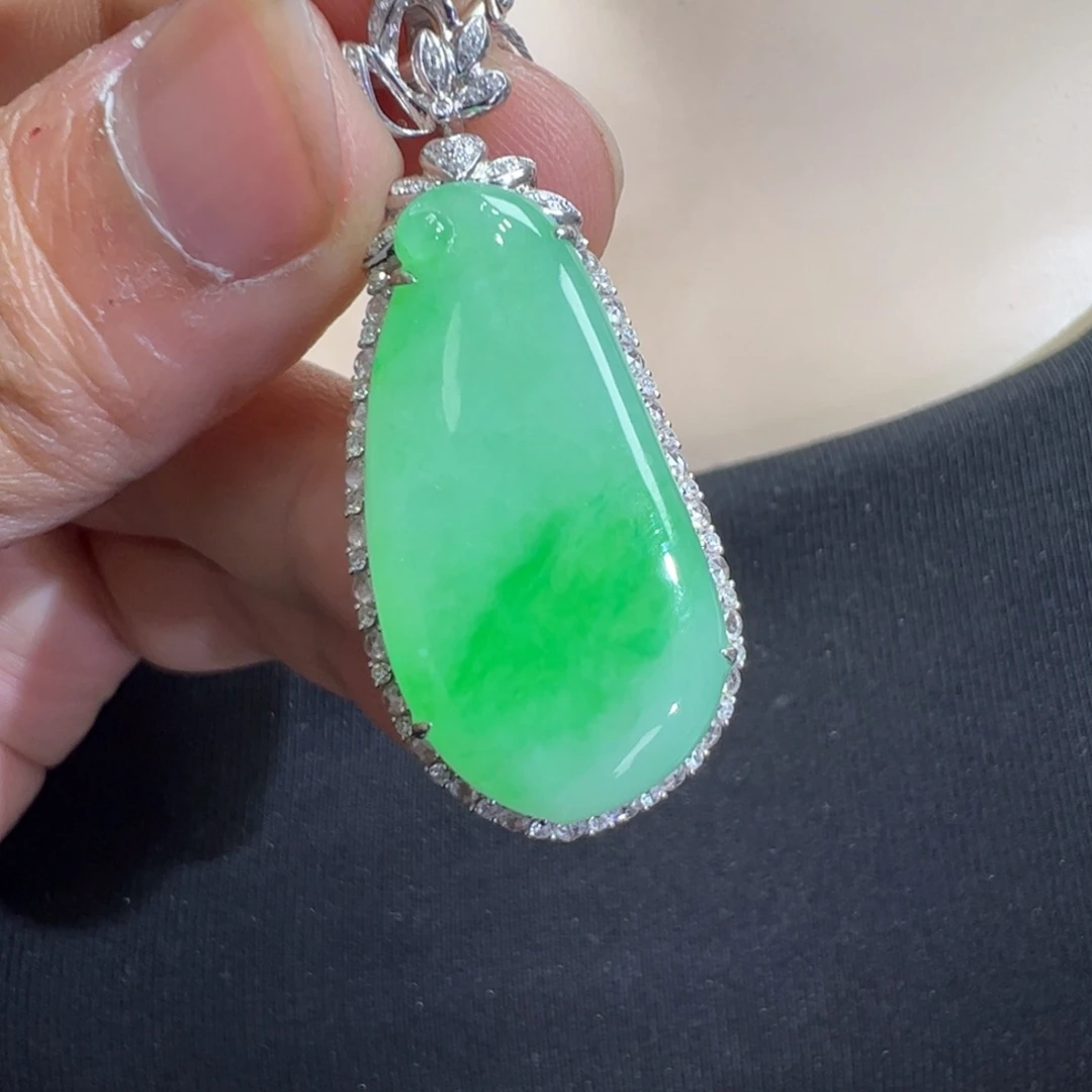 翡翠吊坠(不含链)18K金镶嵌