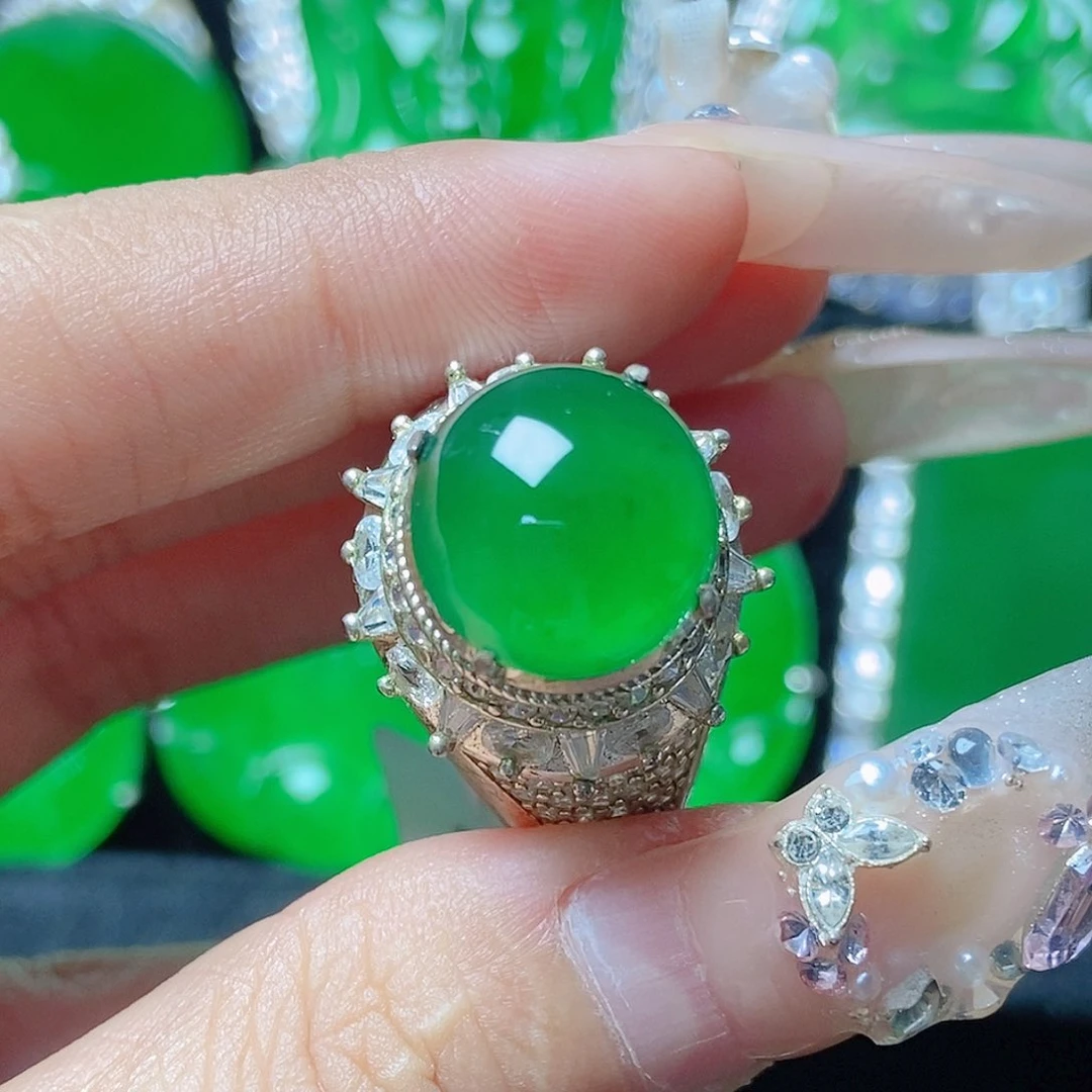 颈饰未镶嵌翡翠