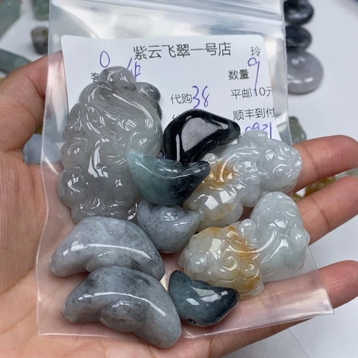 仲***阳颈饰未镶嵌翡翠翡翠