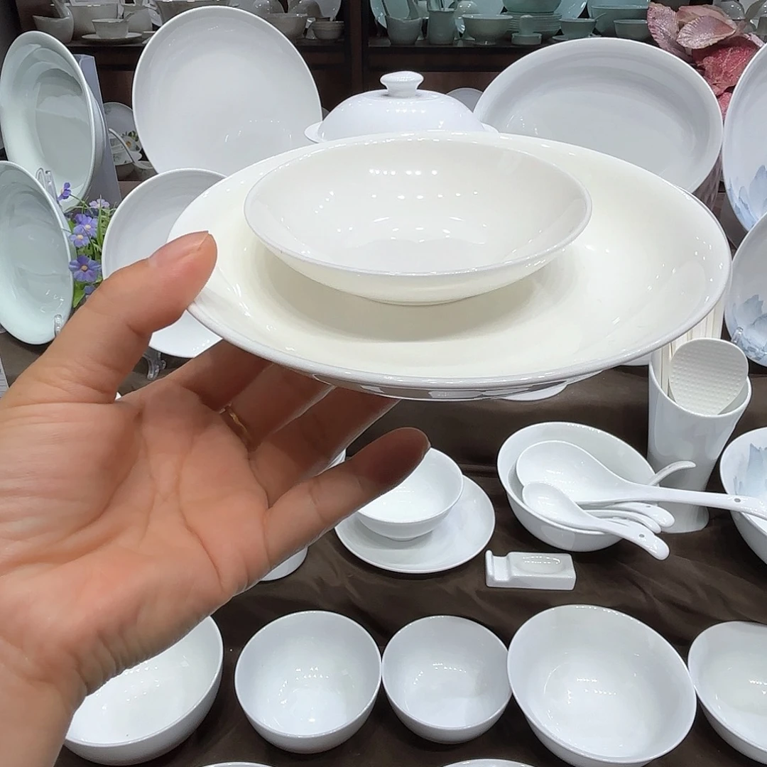 瓷6寸深盘4个。 4寸味碟4个