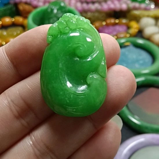 翡翠未镶嵌挂件翡翠