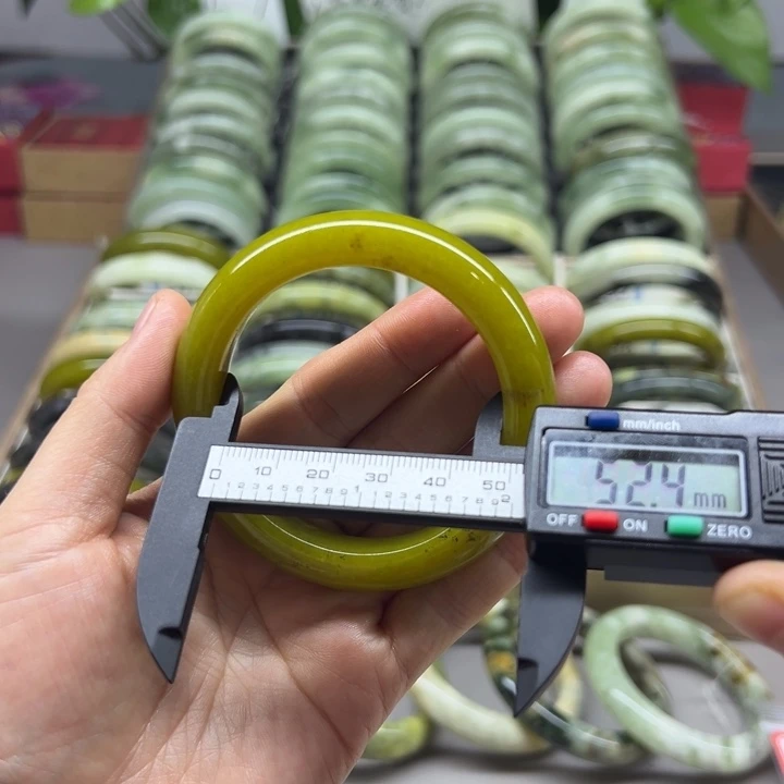 蛇纹石玉未镶嵌手镯51