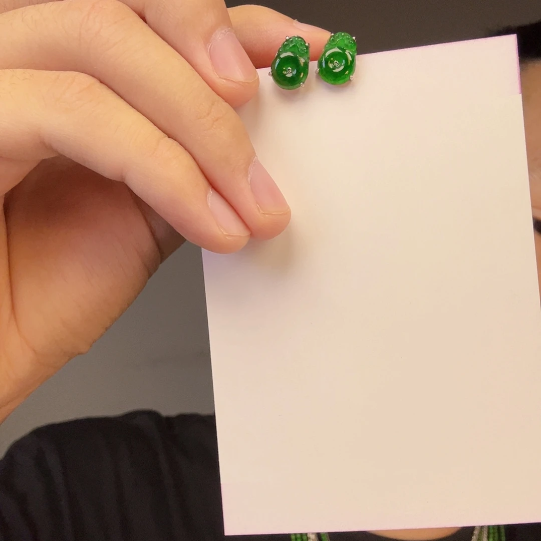 未镶嵌挂件翡翠一对