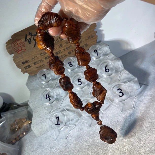 太行崖柏陈化料，香料大手持，收藏品质，纯手工雕刻拉丝纹，奇香！