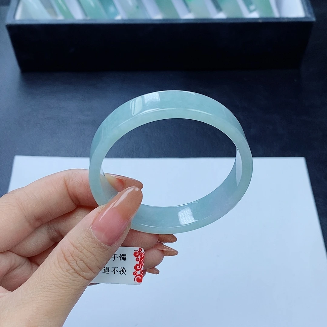 翡翠手镯未镶嵌52.5圈口