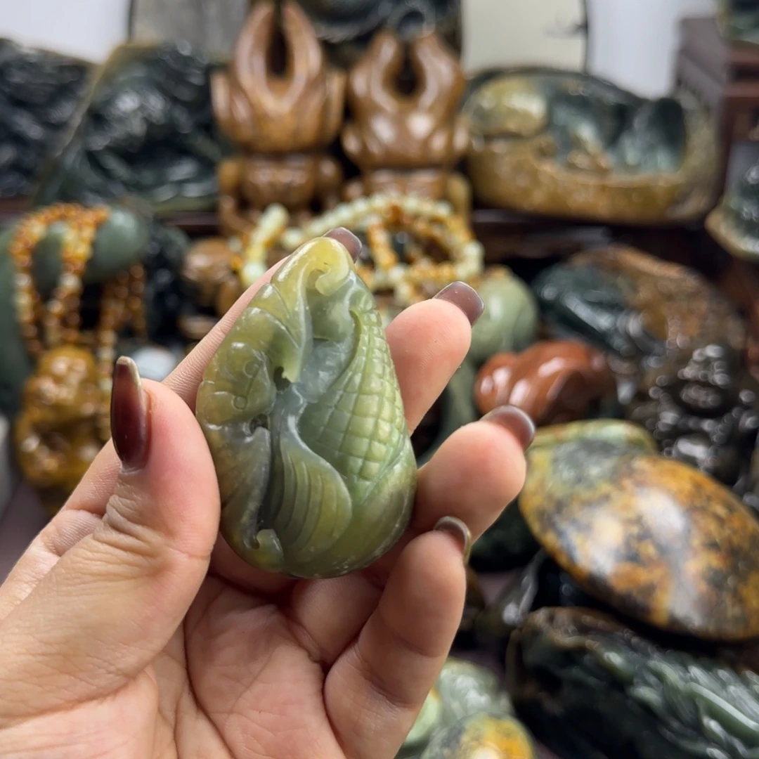 透闪石质玉未镶嵌珠宝奇石