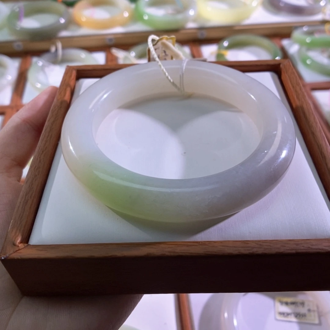 【闪购商品】未镶嵌手镯和田玉（翠青玉）