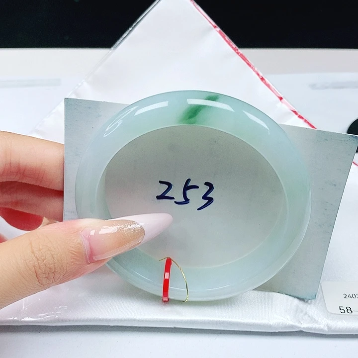 翡翠手镯未镶嵌58圈