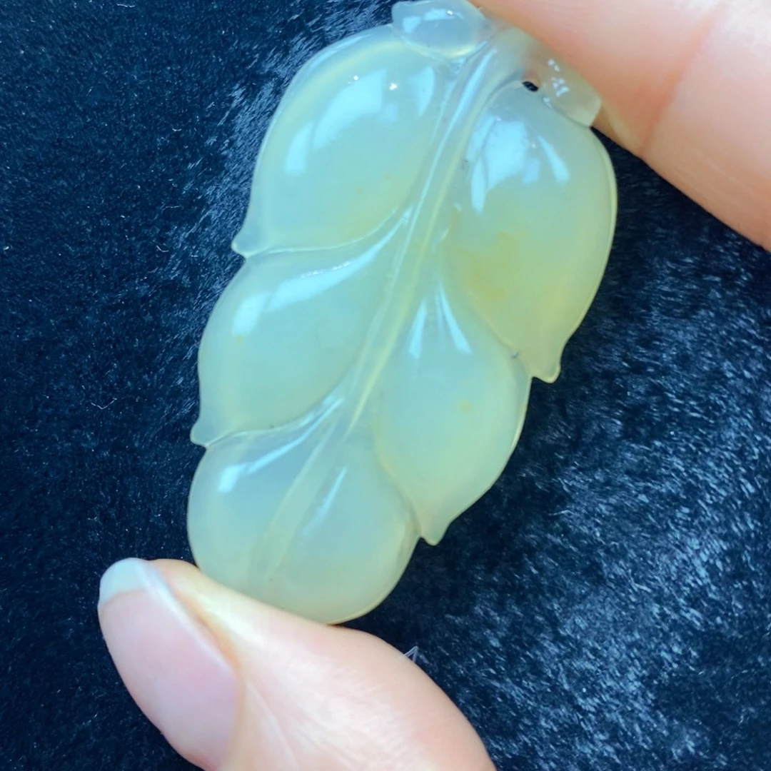 未镶嵌石英质玉（黄龙玉）颈饰