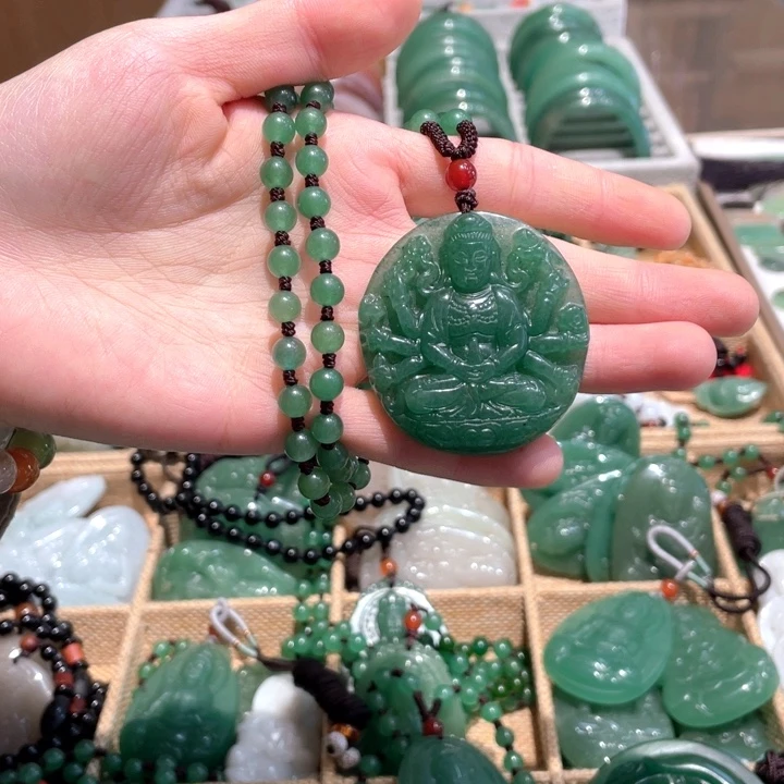 石英质玉未镶嵌颈饰