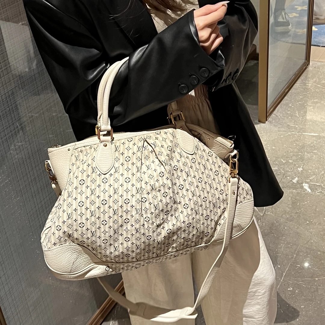 95新 LV lv 单宁斜挎/10798673