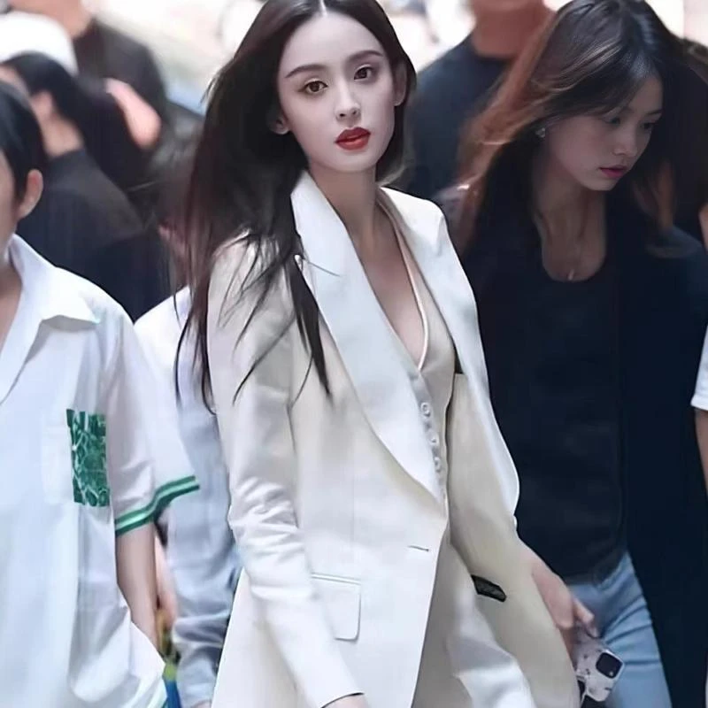 欧货2025春夏款古力娜扎同款白色西装外套装女西服马甲短裤三件套