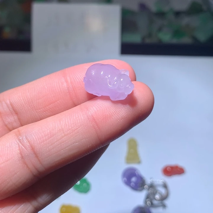 微****翡翠未镶嵌颈饰挂件