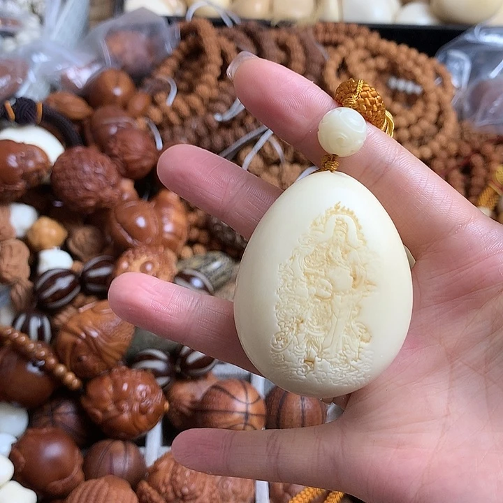 千眼菩提吊坠象牙果雕刻关公