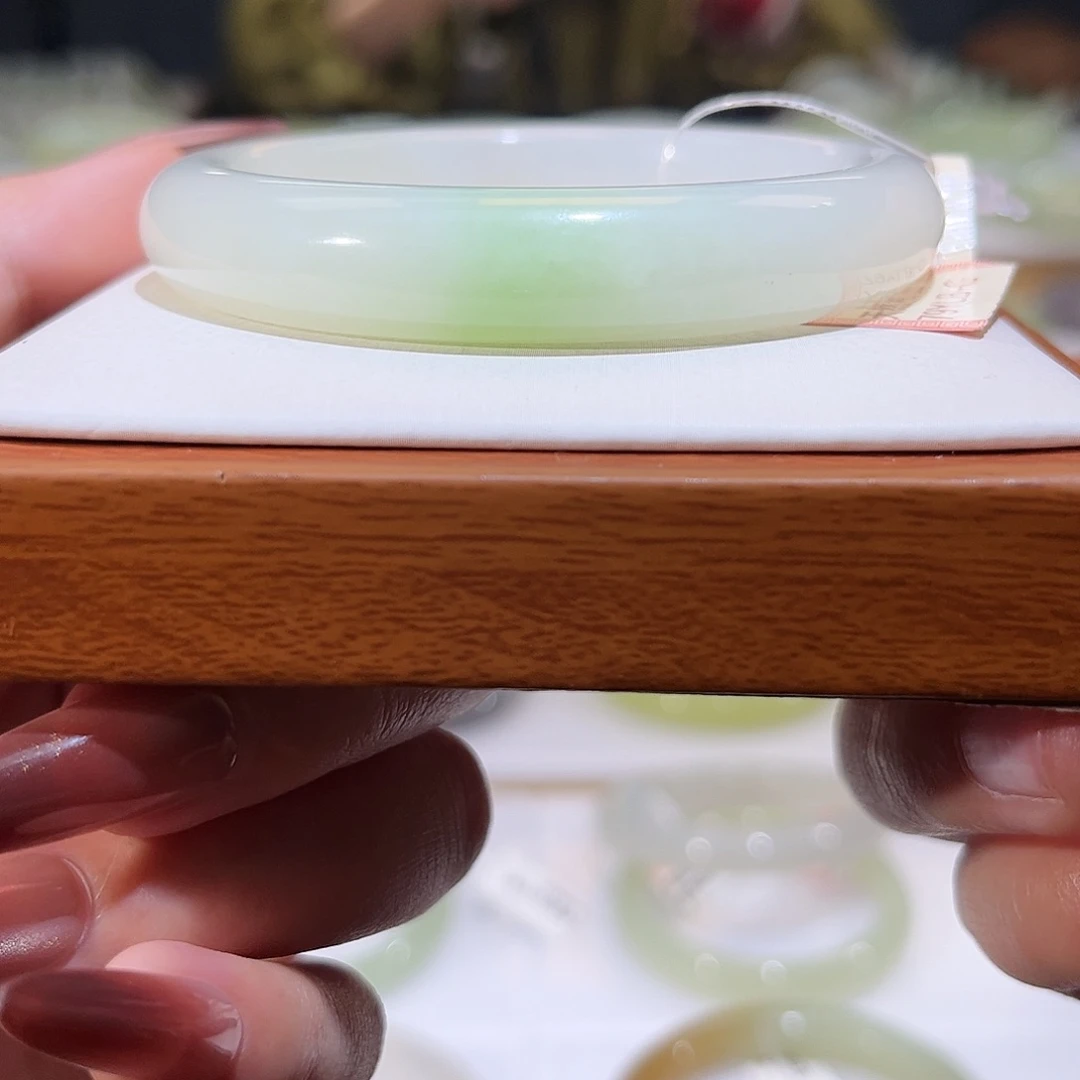 和田玉未镶嵌手镯白底翠