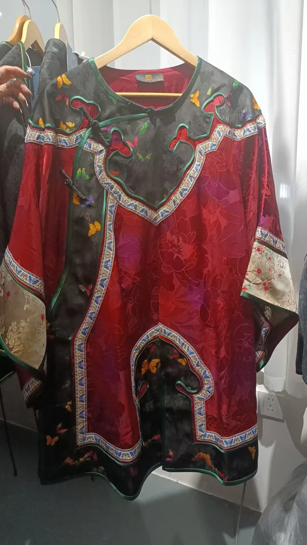 凤徕兮私人定制紫红底拼接如意头斜襟盘扣中长太太服