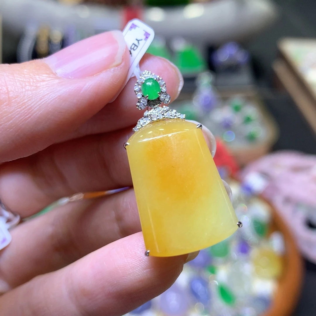 【闪购商品】翡翠颈饰18K金镶嵌翡翠吊坠项链