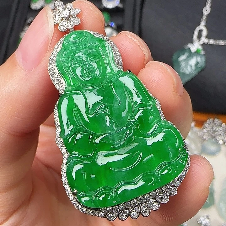 翡翠18K金镶嵌颈饰阳绿观音
