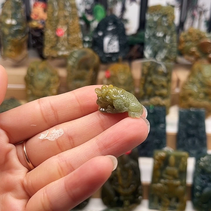 翡翠未镶嵌颈饰天然翡翠a货三脚