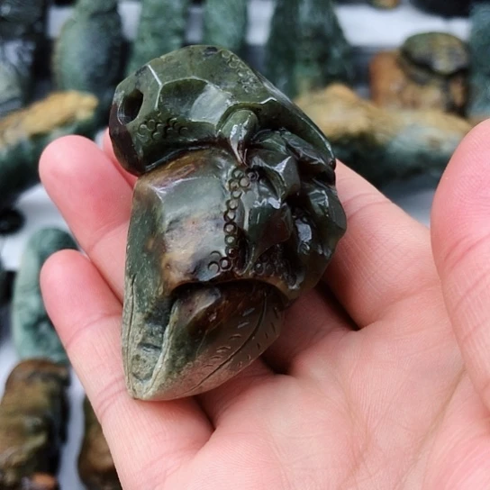 未镶嵌岫岩河磨玉（透闪石质玉）把件