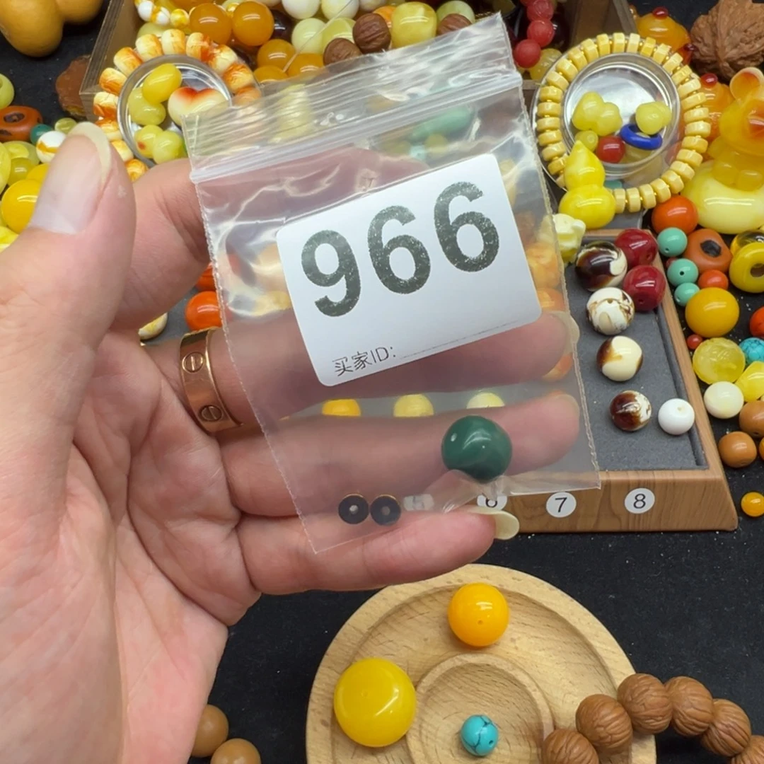 张***洁琥珀未镶嵌颈饰配饰