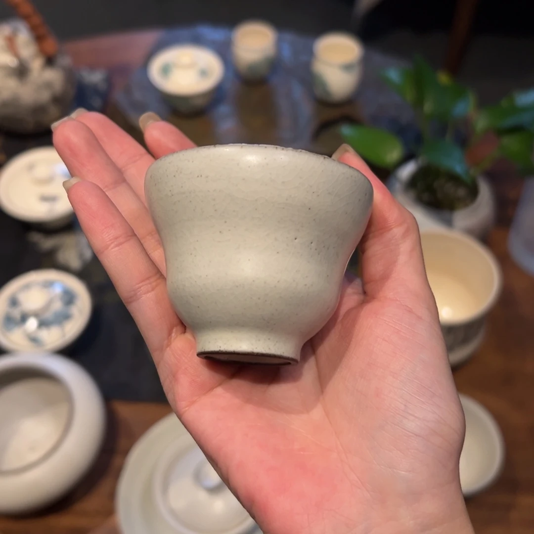 瓷片陶瓷。      陶瓷。