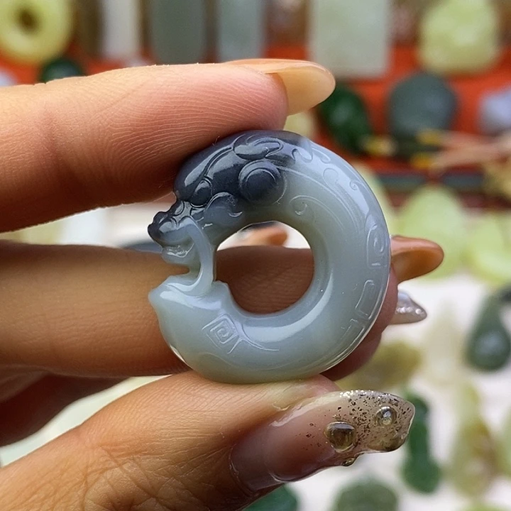 和田玉未镶嵌颈饰龙扣吊坠