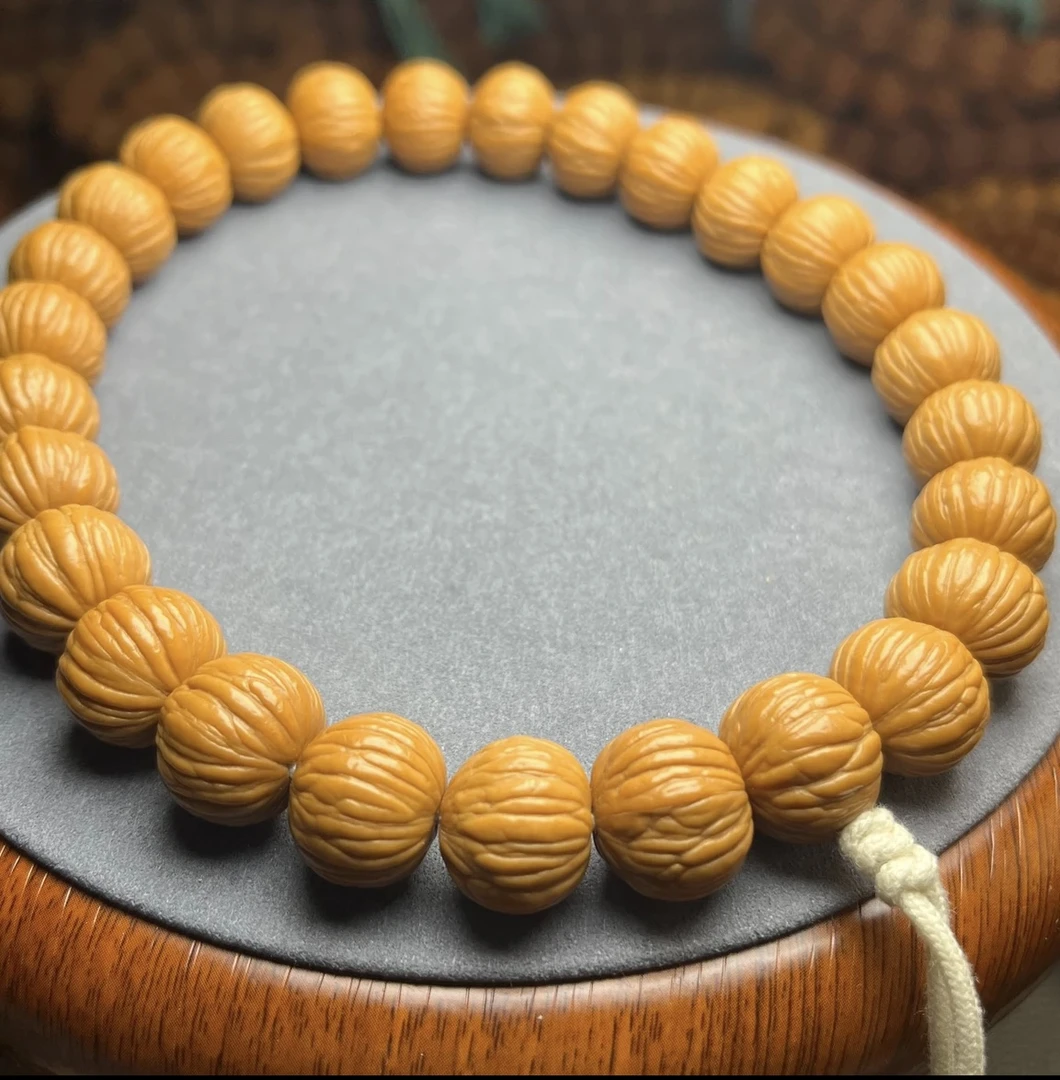 猴头核桃土豪手持36颗籽