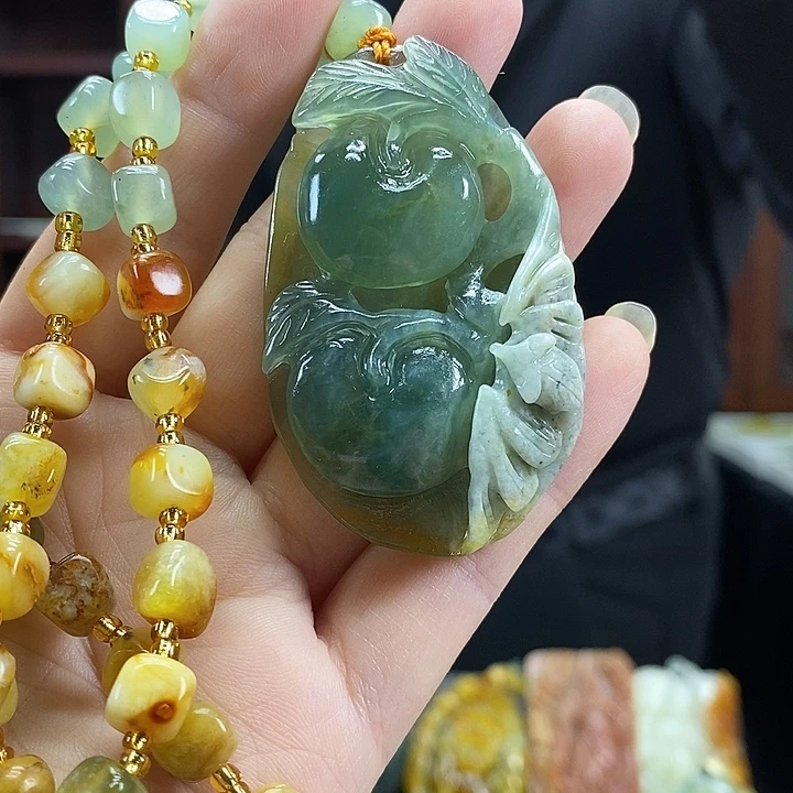 蛇纹石玉未镶嵌颈饰