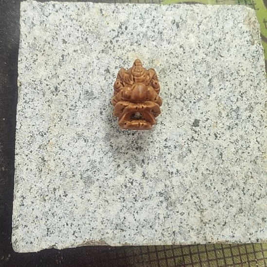 桃核雕刻醒狮踏春来了