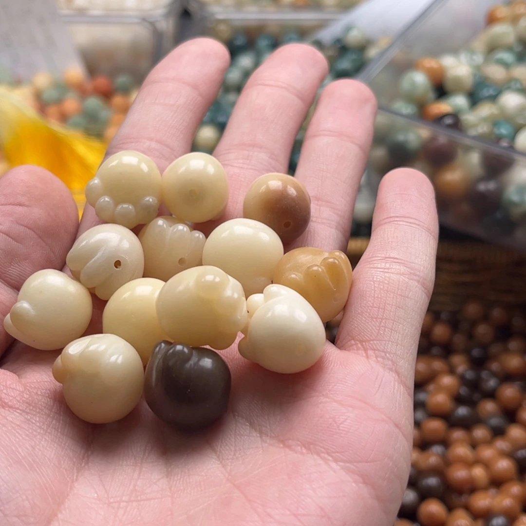 【闪购商品】白玉菩提吊坠z16/20+2颗微瑕猫爪