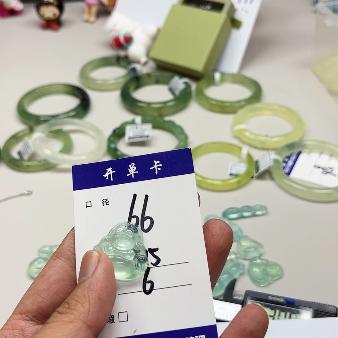 未镶嵌蛇纹石玉吊坠