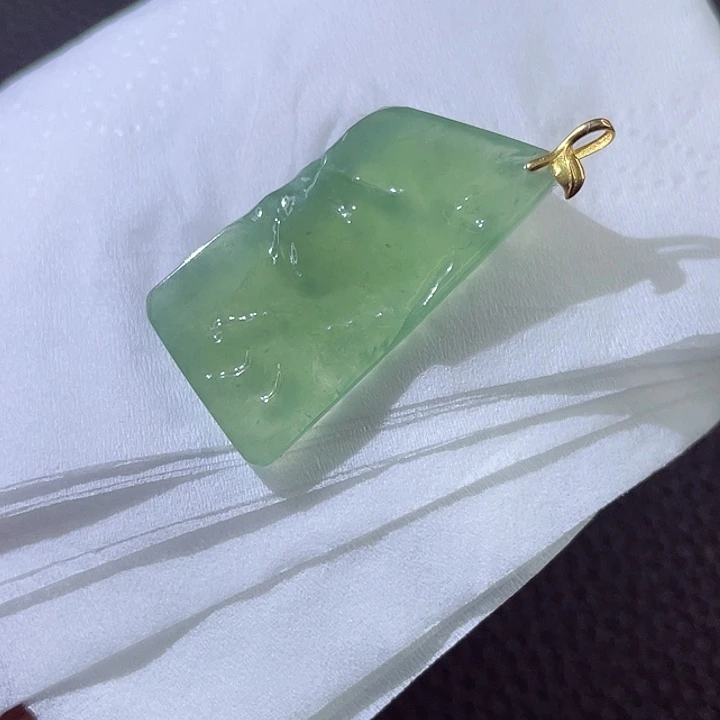 翡翠颈饰18K金镶嵌翡翠