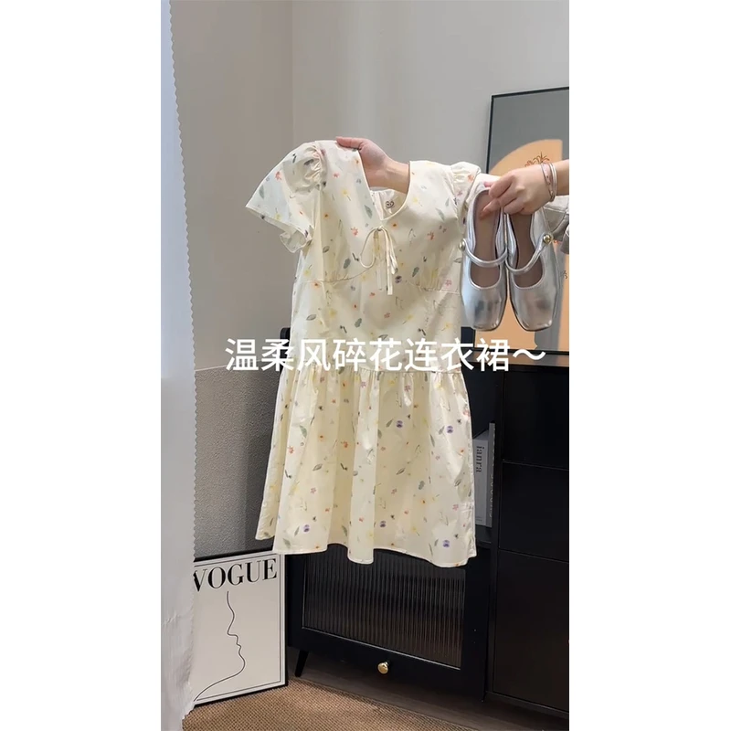 法式甜美温柔碎花V领泡泡袖连衣裙女夏季新款气质收腰显瘦A字短裙