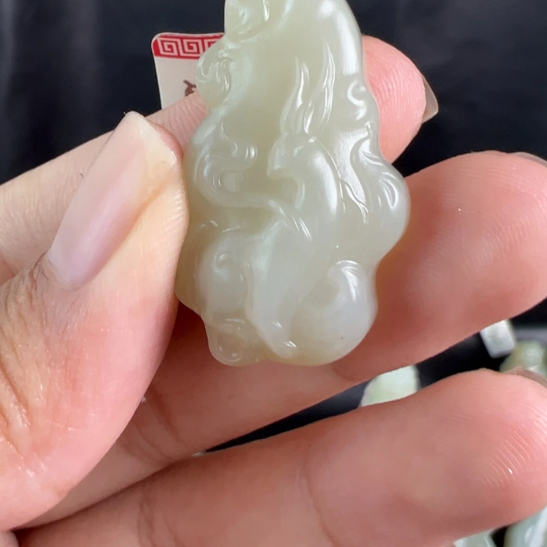 颈饰未镶嵌和田玉（糖玉）