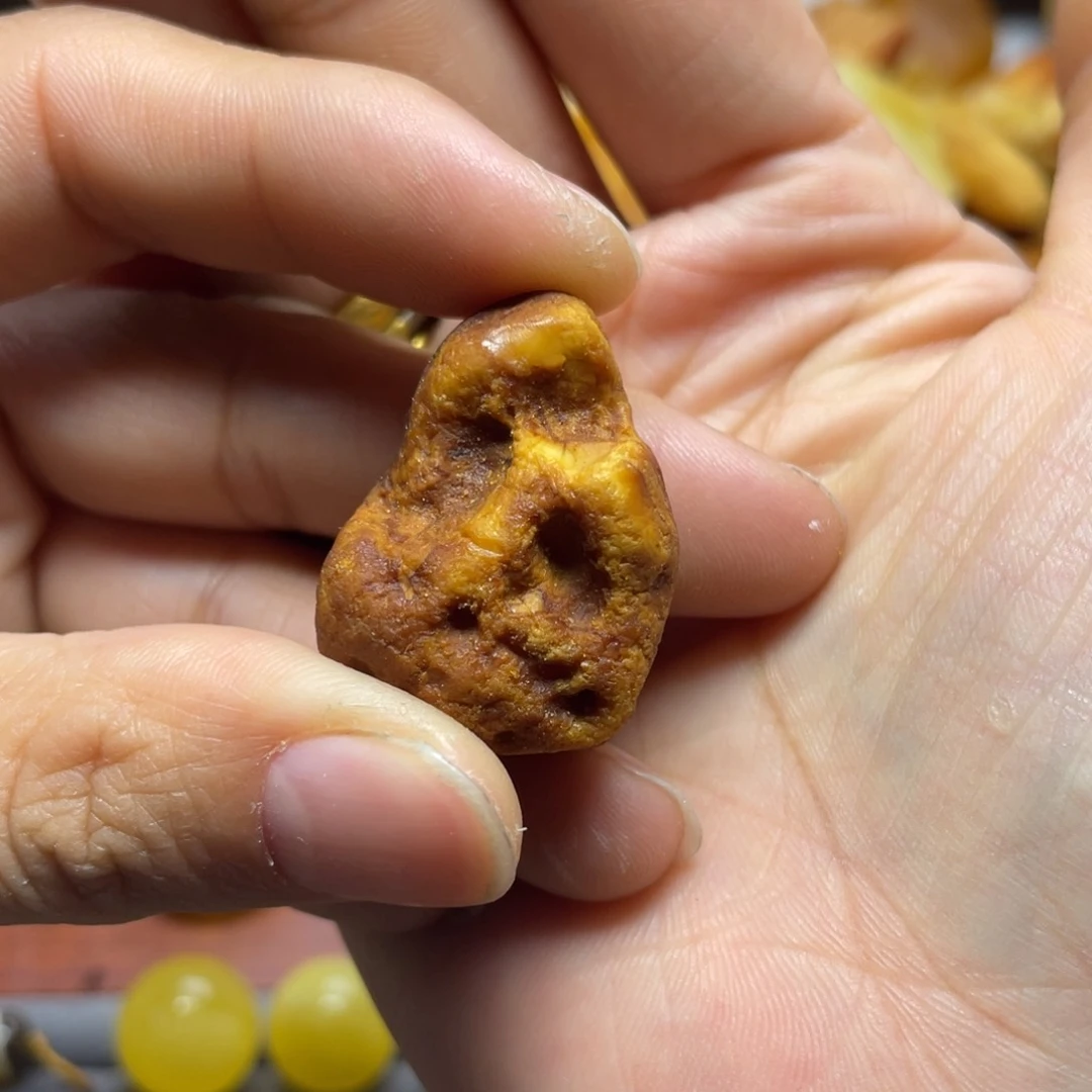定制琥珀未镶嵌S****?琥珀蜜蜡原石订制墩子