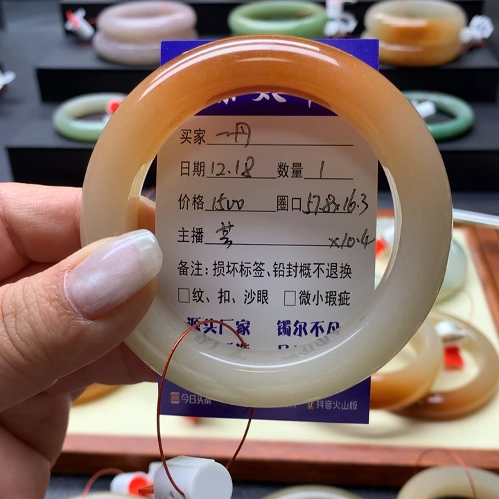 未镶嵌手镯石英岩玉一****?