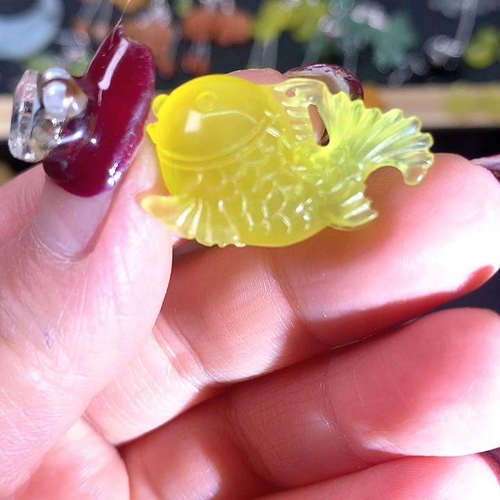 蛇纹石玉耳环未镶嵌贺*心