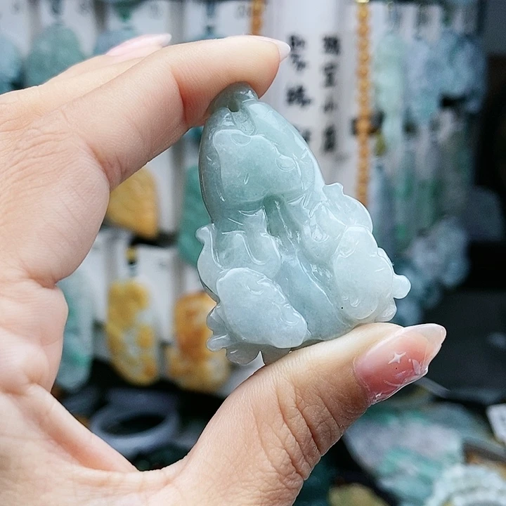 颈饰足铂镶嵌翡翠翡翠