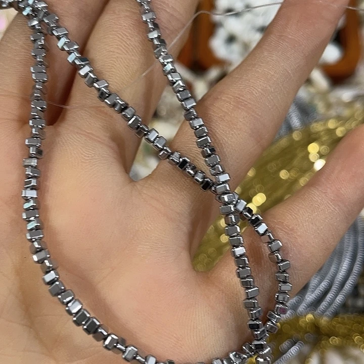 玛瑙/玉髓合金珠宝半成品一条银色三角形碎银子