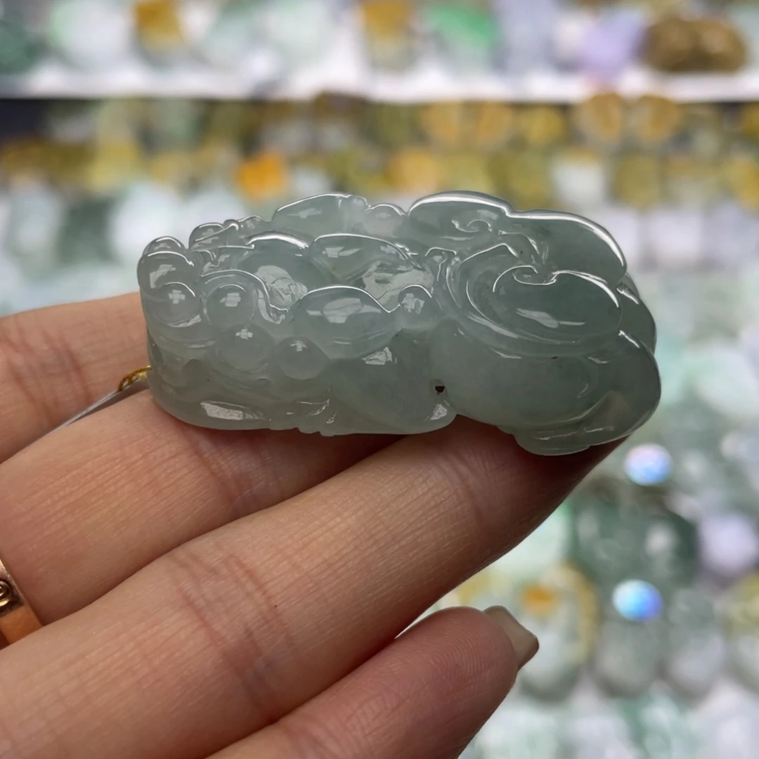 翡翠未镶嵌颈饰貔貅