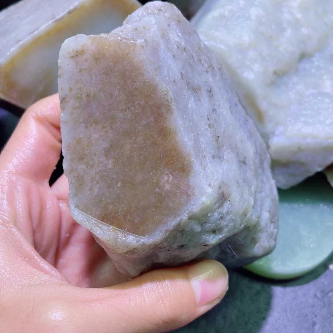 和田玉未镶嵌珠宝半成品