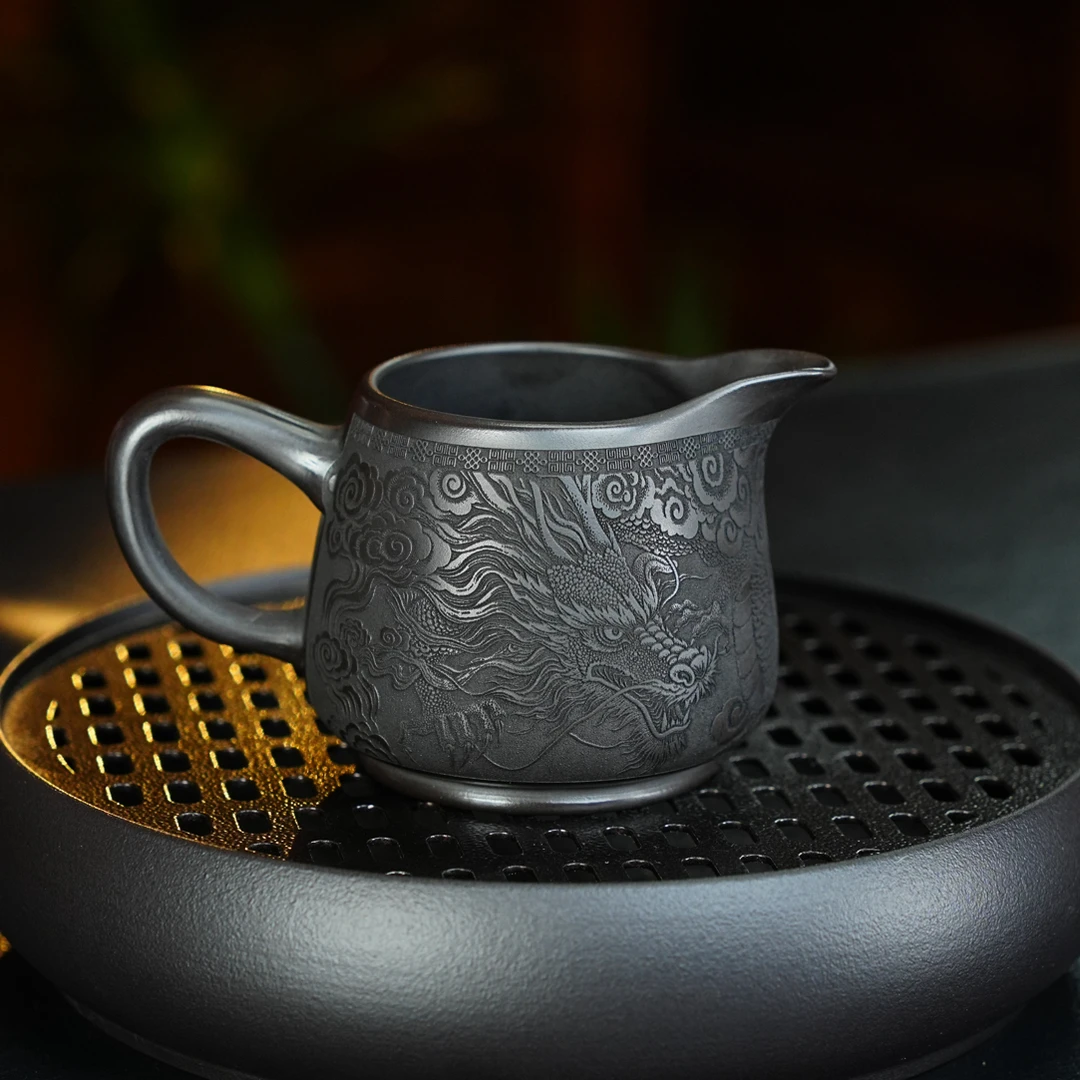 071 宜兴原矿纯手工刻绘石黄泥料龙行天下紫砂公道杯分茶器茶杯