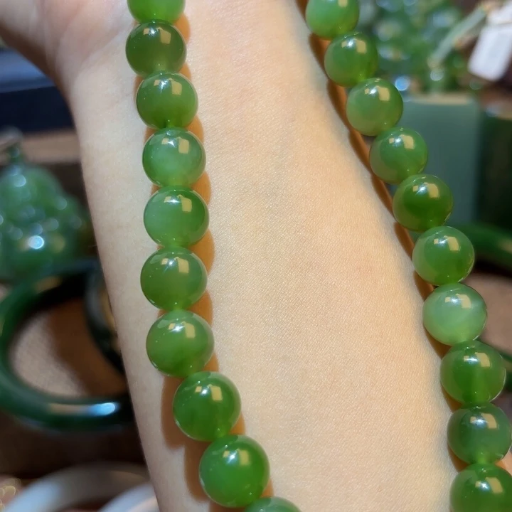 颈饰未镶嵌和田玉（碧玉）