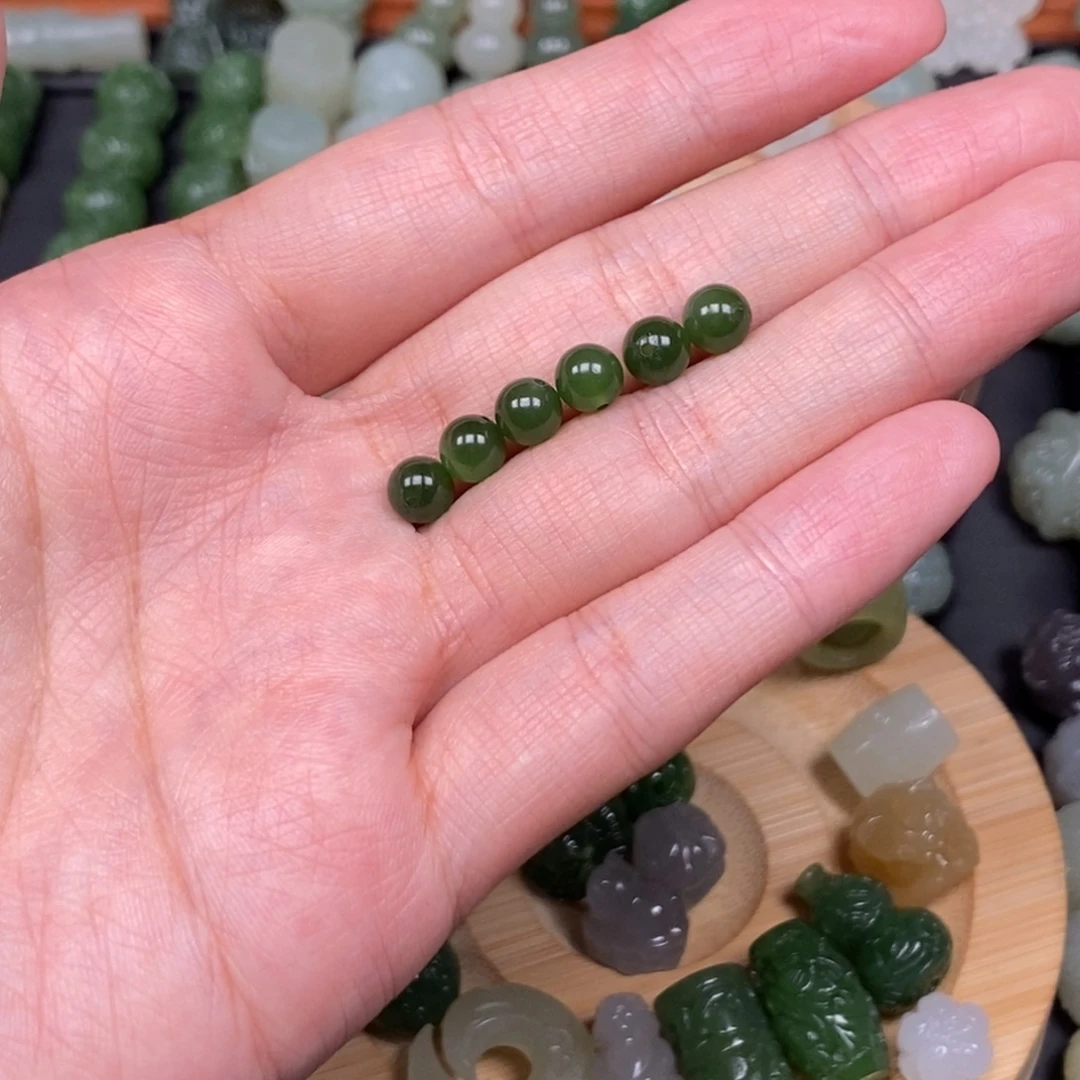 来***雄和田玉未镶嵌颈饰