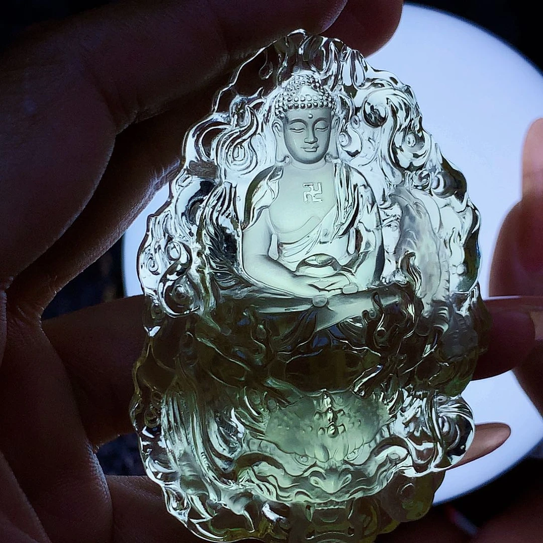 水晶颈饰未镶嵌释**冈，