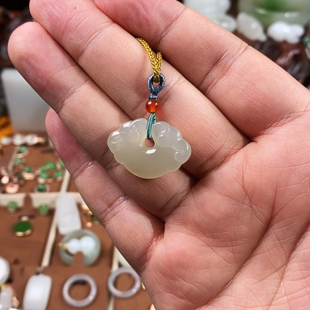 和田玉颈饰未镶嵌