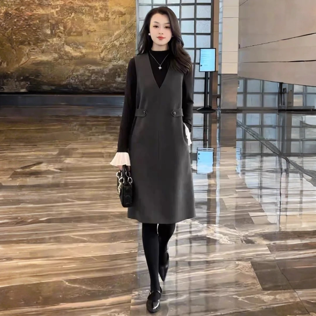 时尚减龄裙子女2025秋季新款中长款V领无袖背心裙黑色内搭两件套