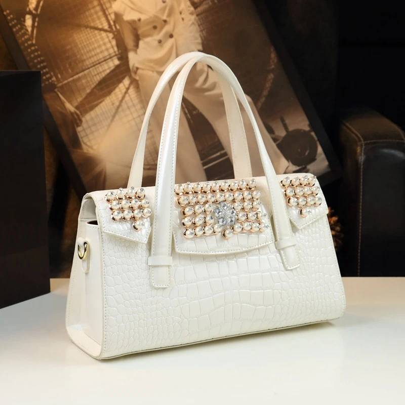 高端贵妇包新款家同款镶锆石枕头手提包百搭中年单肩斜挎包女